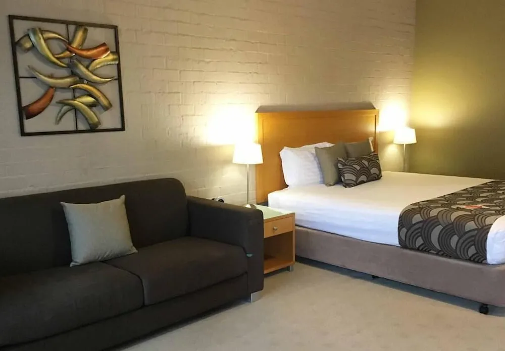 Blazing Stump Motel %26 Suites - Property photo 11