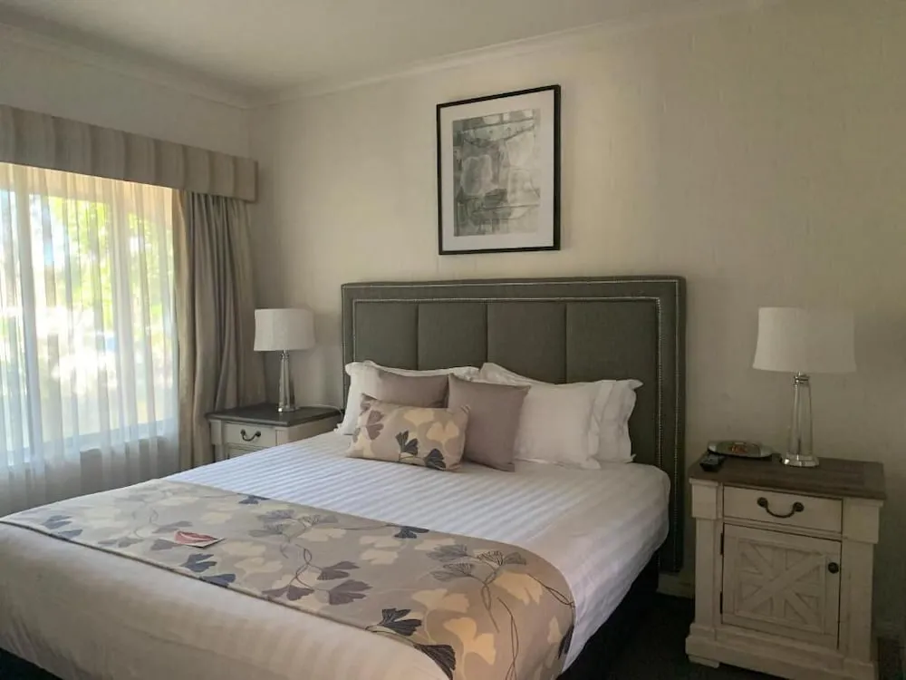 Blazing Stump Motel %26 Suites - Property photo 12