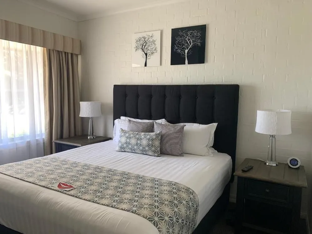 Blazing Stump Motel %26 Suites - Property photo 17