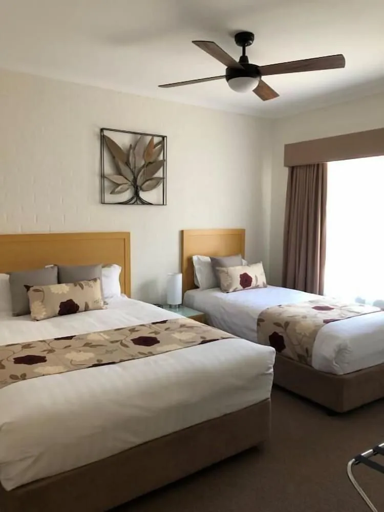 Blazing Stump Motel %26 Suites - Property photo 8
