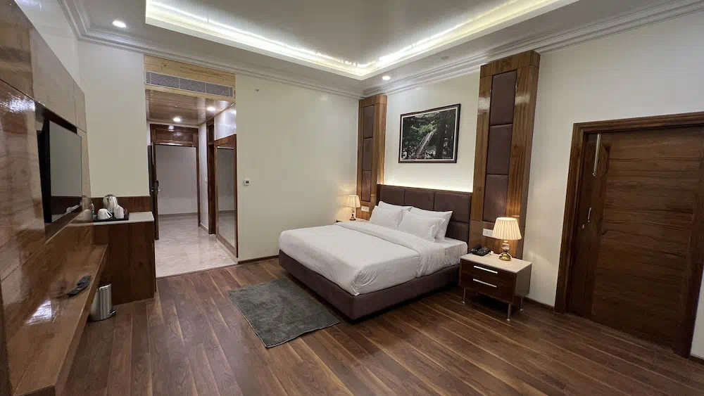 Woodville Palace Shimla Heritage - Property suite and interior view