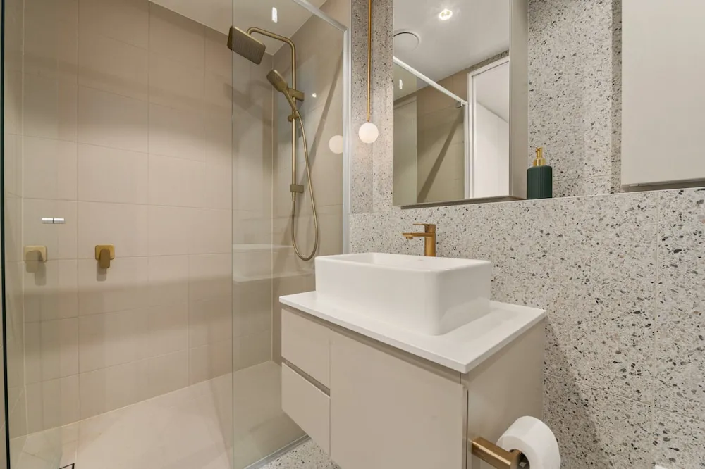 Chic And Elegant 1 Bed In Unbeatable Location - Property photo 14