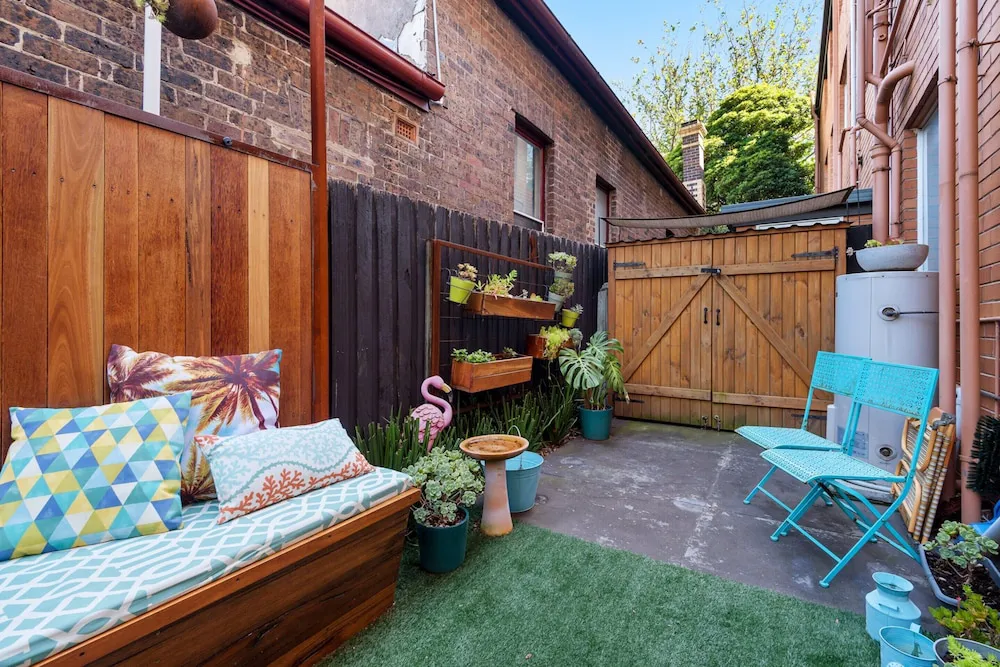 Snug St Kilda Apartment With Private Courtyard - Property photo 10