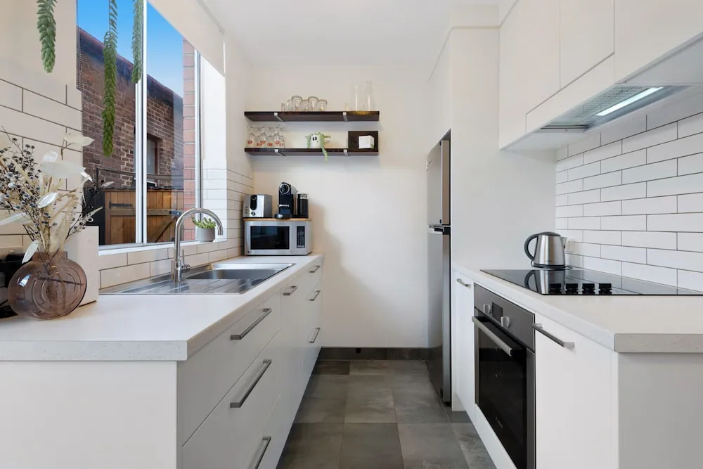 Snug St Kilda Apartment With Private Courtyard - Hotel amenities and facilities