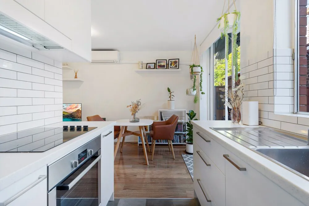 Snug St Kilda Apartment With Private Courtyard - Property photo 6