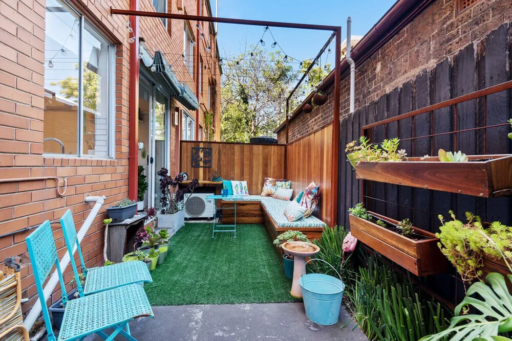Snug St Kilda Apartment With Private Courtyard - Property photo 9