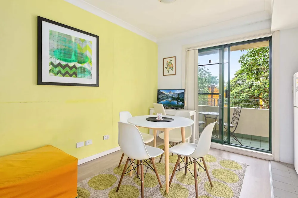 Serene Studio With Balcony In Prime Location - Guest room and accommodations