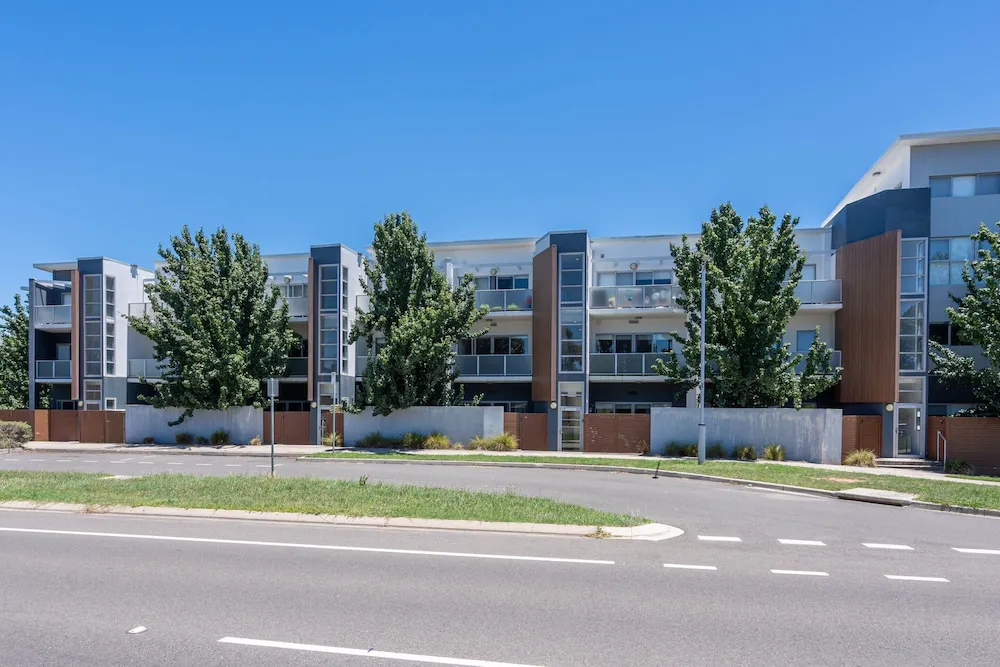 Elegant 2 Bed Apartment With Balcony - Guest room and accommodations