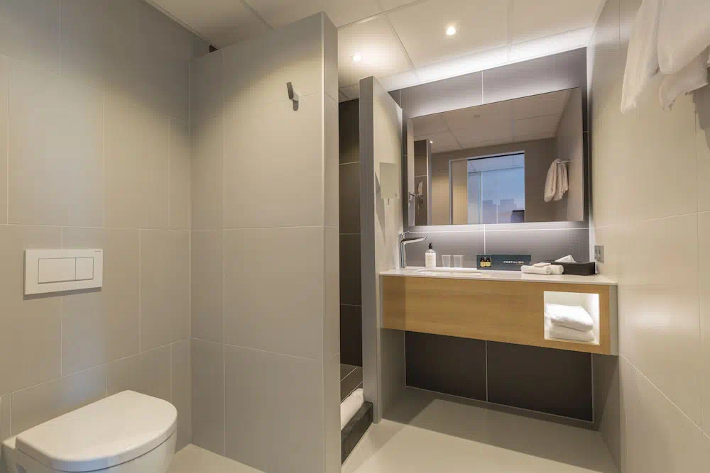 Postillion Hotel Rotterdam City Centre in Rotterdam - Property suite and interior view