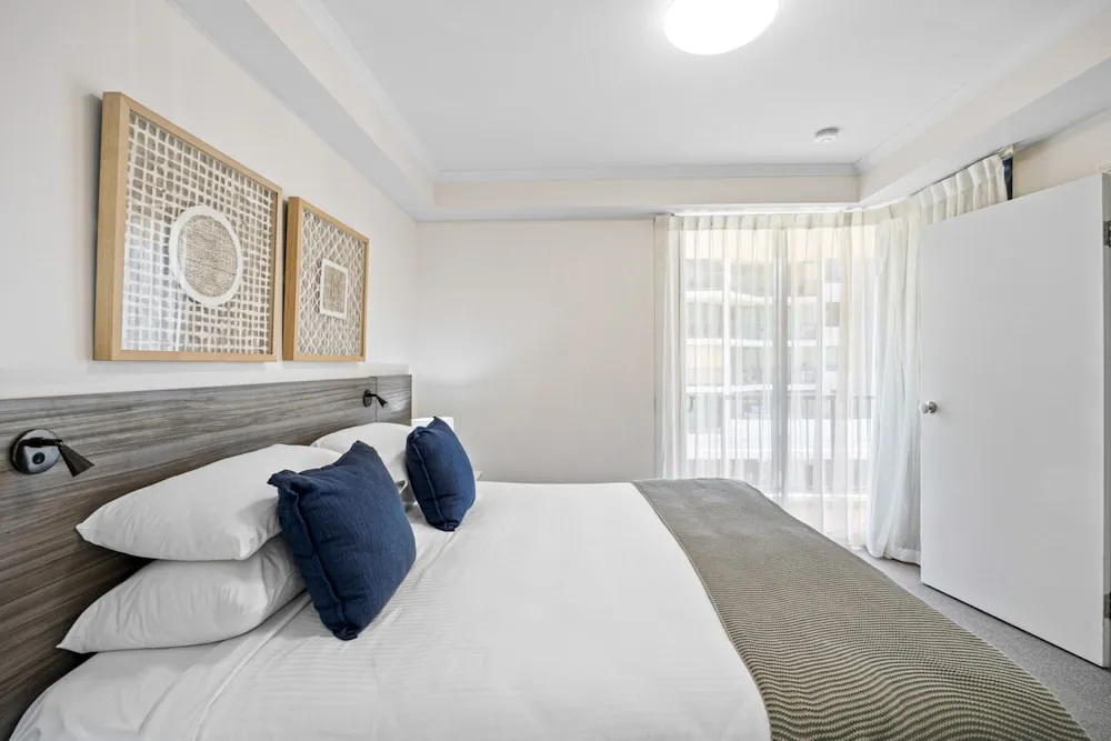 Beachside 2 Bed With Pools Gym Bbq And Parking - Property photo 13