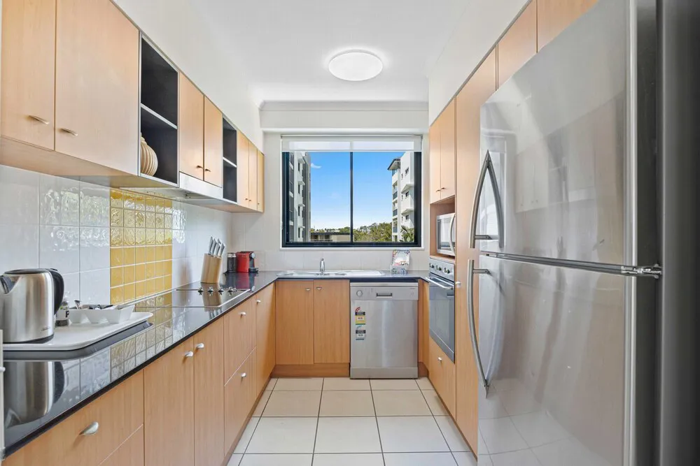 Beachside 2 Bed With Pools Gym Bbq And Parking - Property photo 14