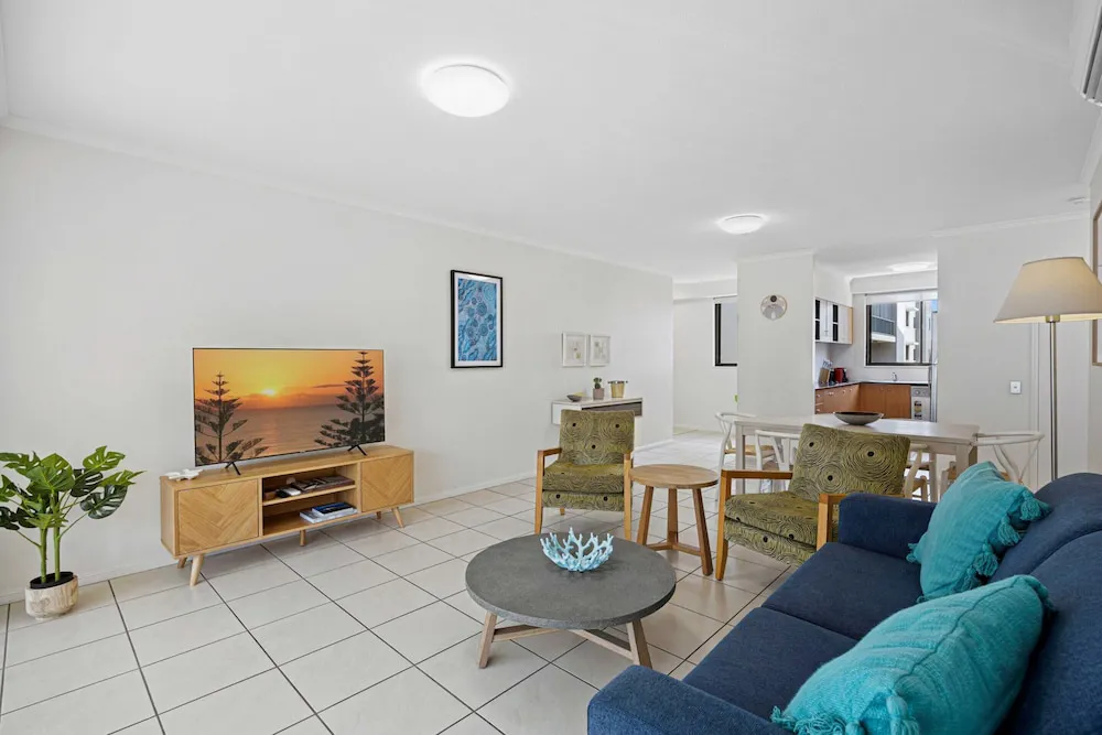 Beachside 2 Bed With Pools Gym Bbq And Parking - Property photo 16