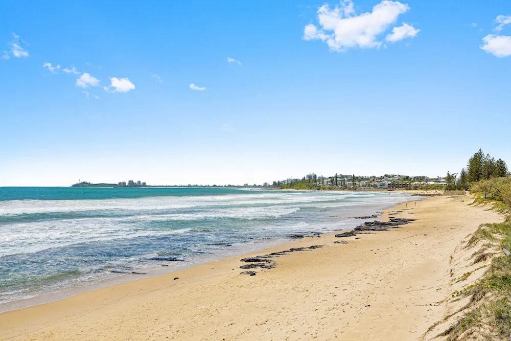 Beachside 2 Bed With Pools Gym Bbq And Parking - Dining area and restaurant