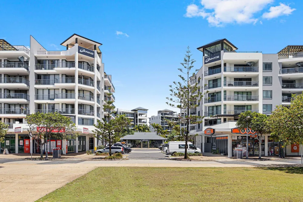Beachside 2 Bed With Pools Gym Bbq And Parking - Property photo 6
