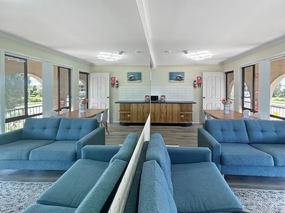 Charming 2 Bed Apartment With Bay Views - Property photo 12