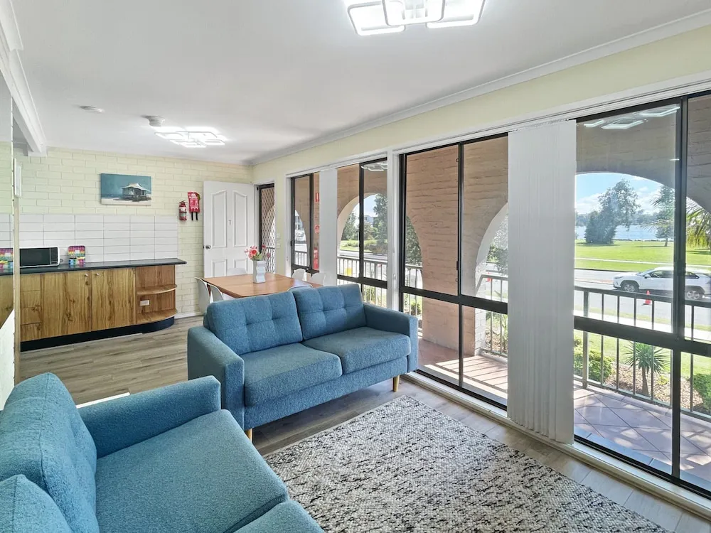 Charming 2 Bed Apartment With Bay Views - Property photo 14