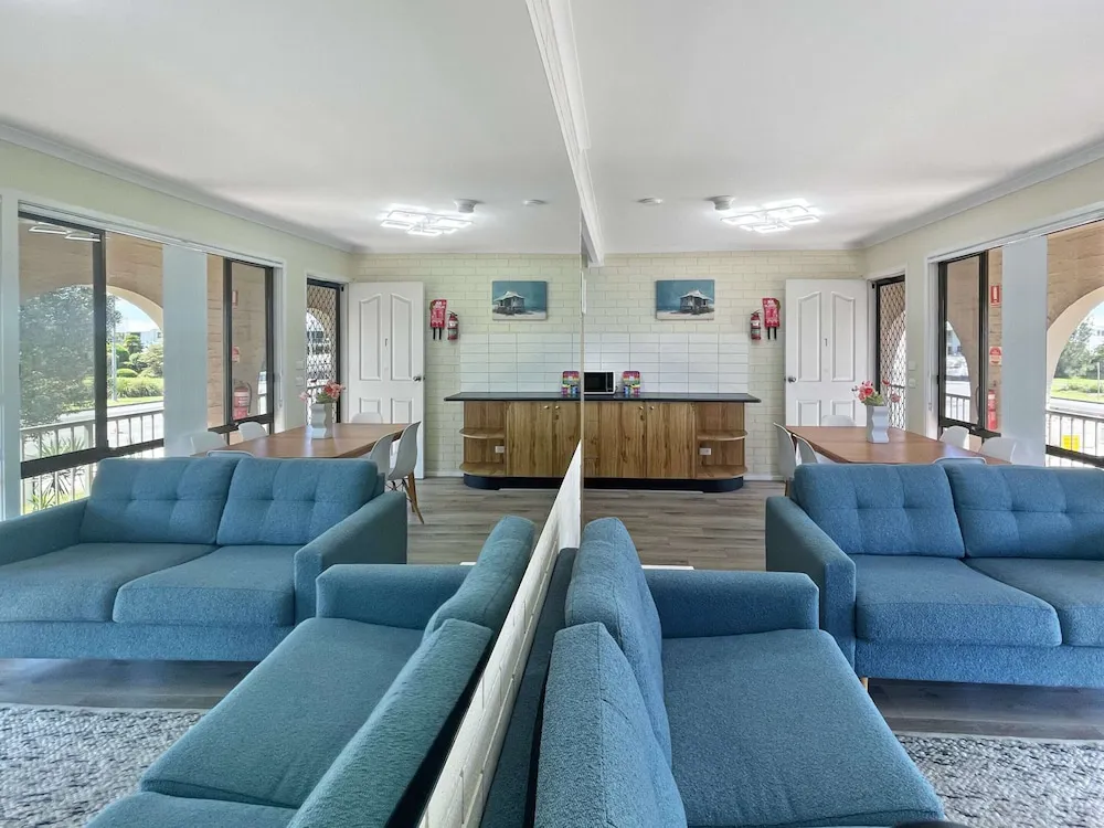 Charming 2 Bed Apartment With Bay Views - Property photo 16