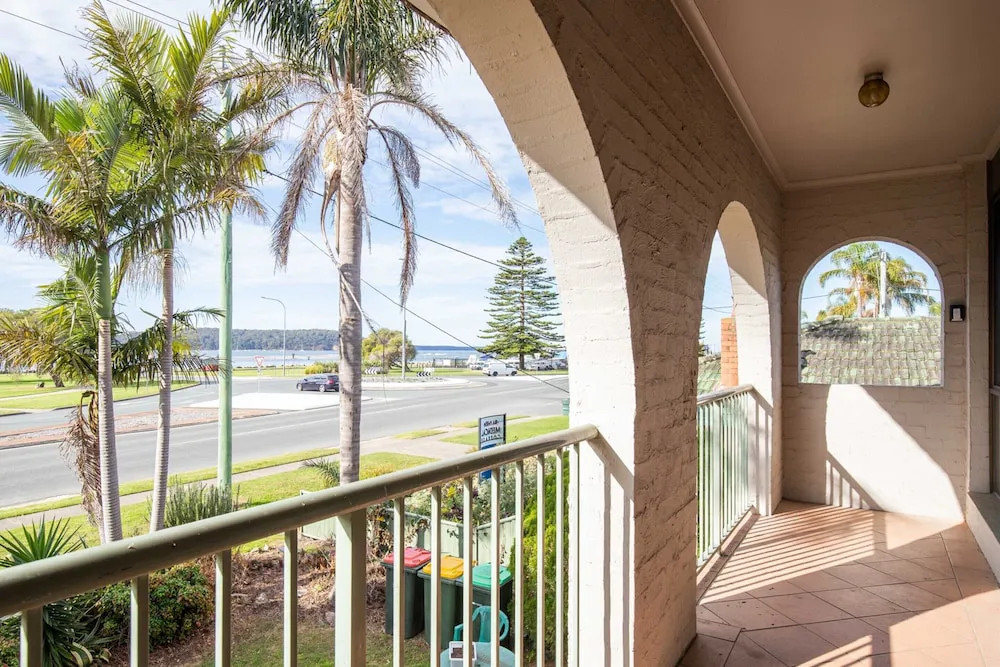 Charming 2 Bed Apartment With Bay Views - Property photo 17