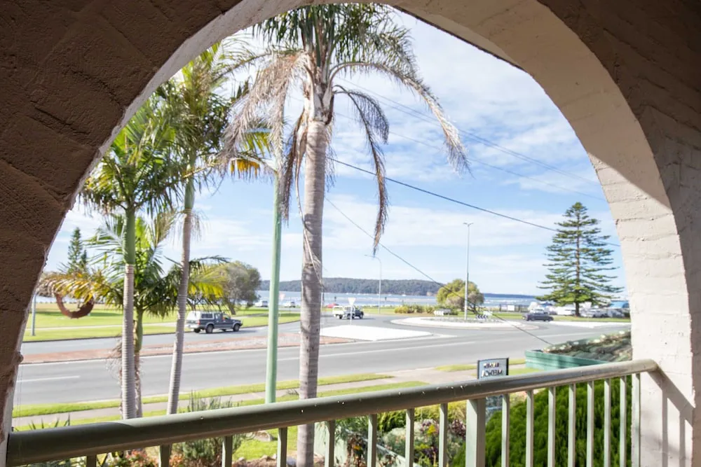 Charming 2 Bed Apartment With Bay Views - Property photo 18