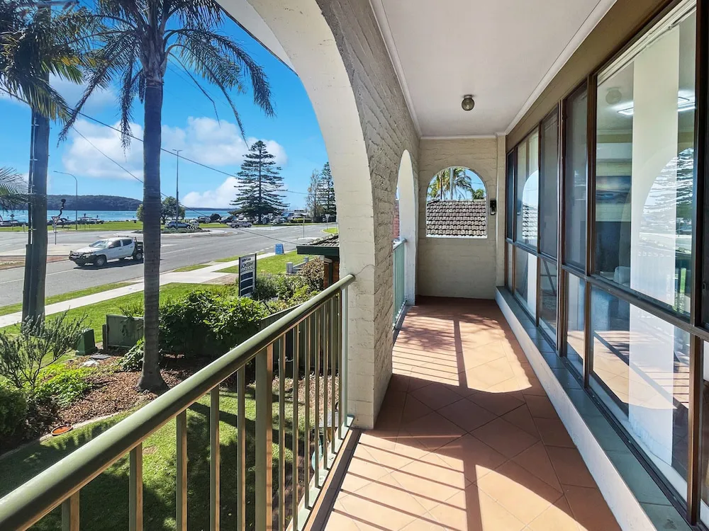 Charming 2 Bed Apartment With Bay Views - Property photo 19