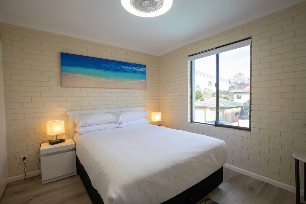 Charming 2 Bed Apartment With Bay Views - Property photo 7