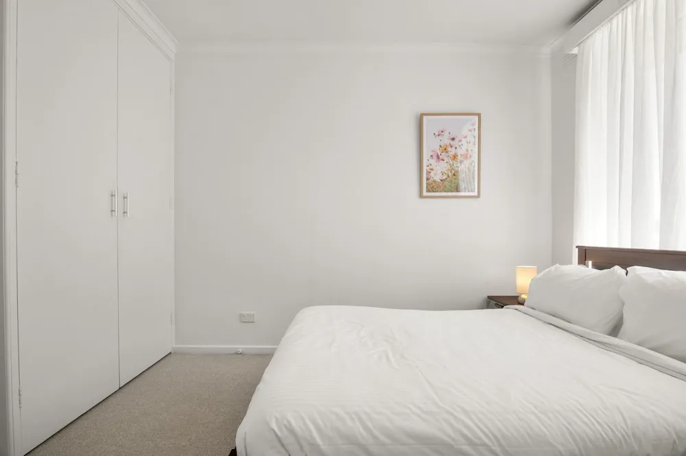 Sleek Richmond 1 Bed Close To Everything - Dining area and restaurant