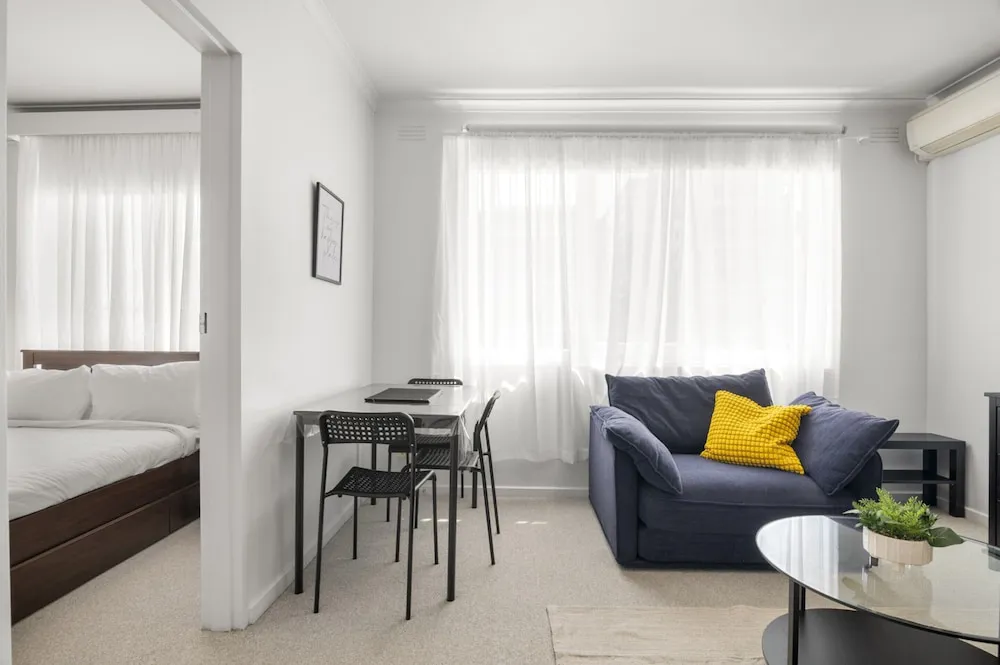 Sleek Richmond 1 Bed Close To Everything - Property photo 8