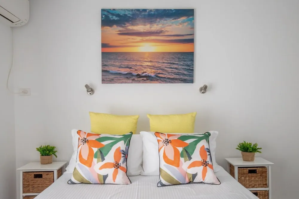 Seafront Getaway Studio Great Location With Pool - Property photo 7