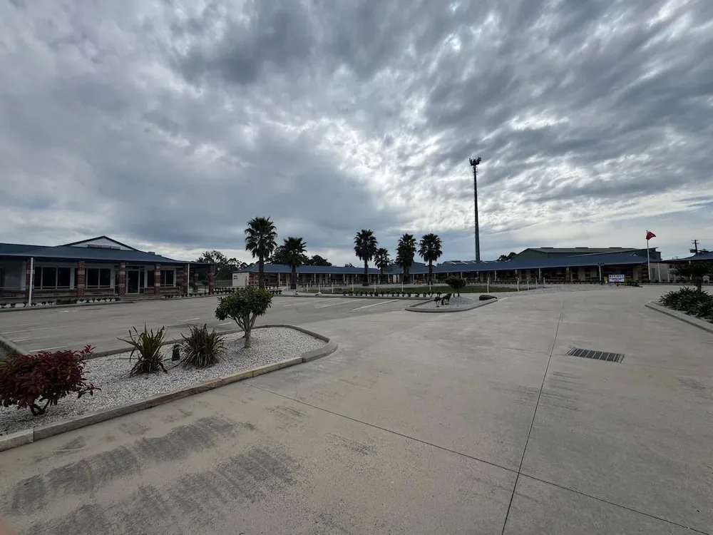 Marulan Motor Inn - Dining area and restaurant