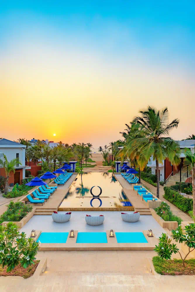 Azaya Beach Resort - Dining area and restaurant
