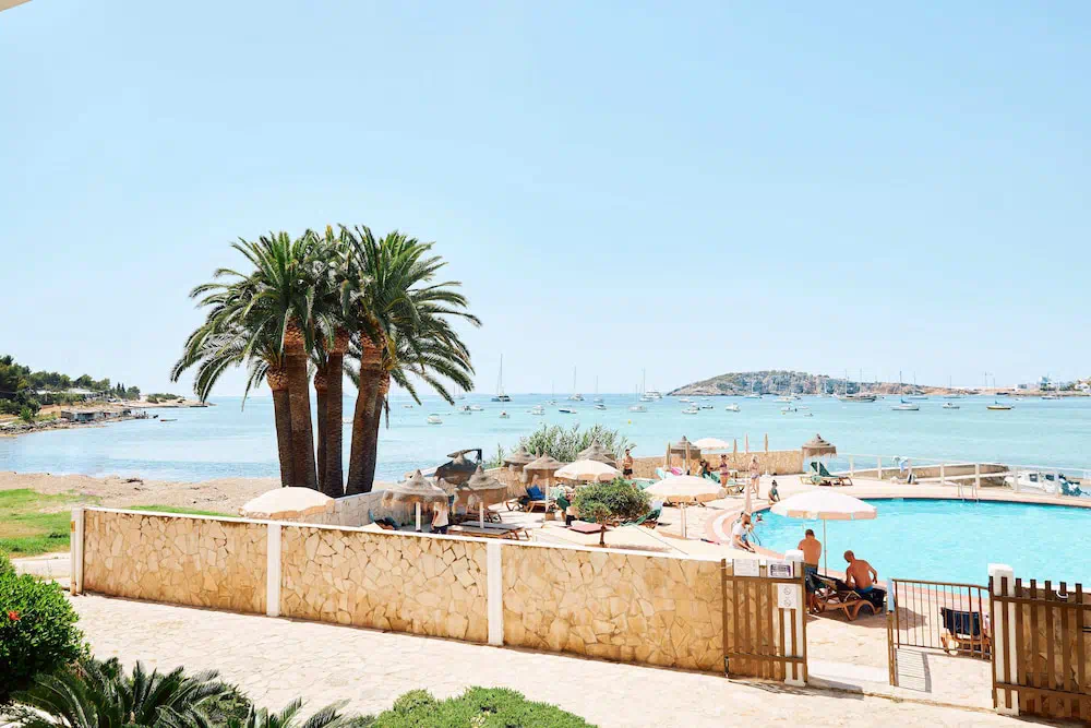 Hotel Simbad in Ibiza Town - Property suite and interior view