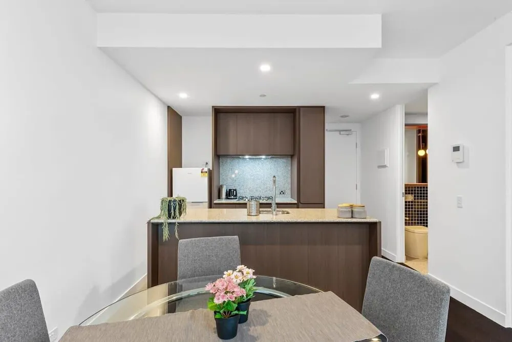 A Cozy Apt Only A 5 Min Walk To Victoria Market - Property photo 13