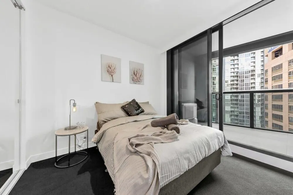 A Cozy Apt Only A 5 Min Walk To Victoria Market - Property suite and interior view