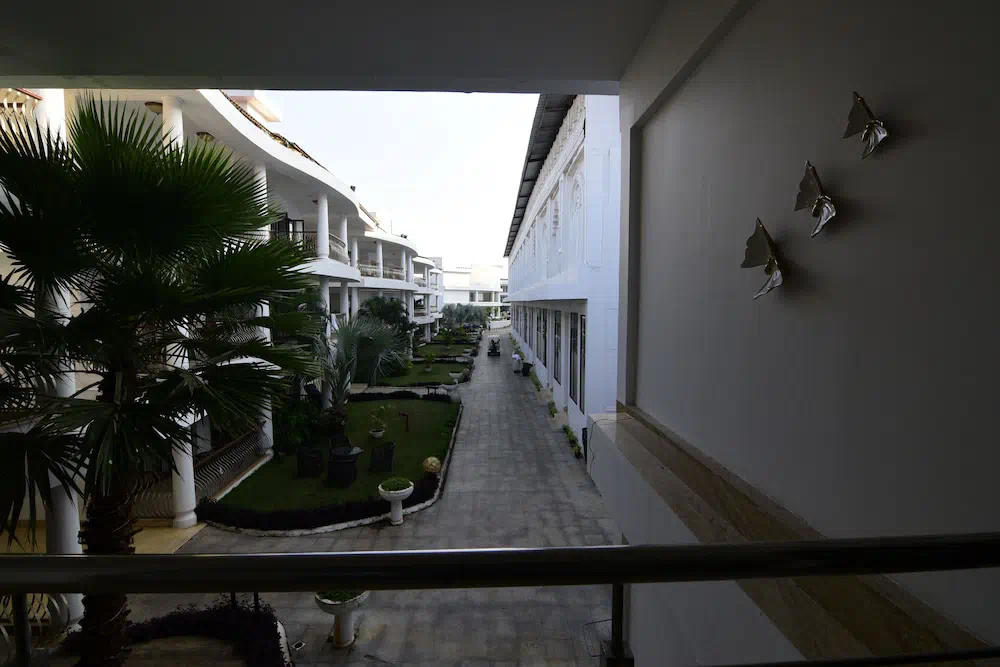 Park Regis Goa - Dining area and restaurant