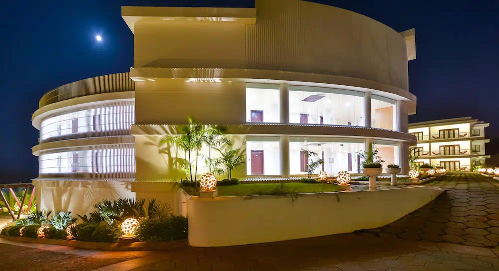 Park Regis Goa - Property suite and interior view
