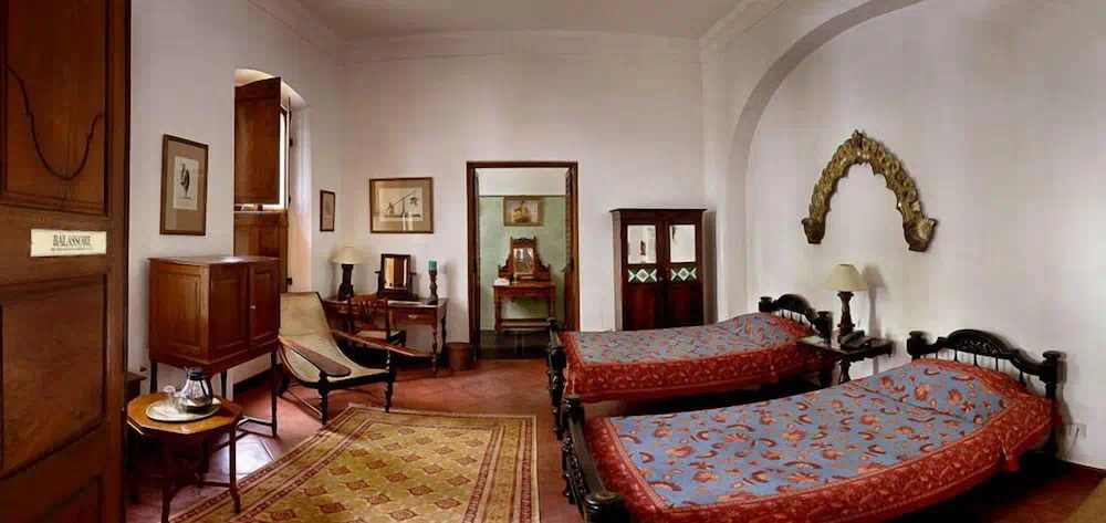 Hotel De Lorient Pondicherry - Property suite and interior view