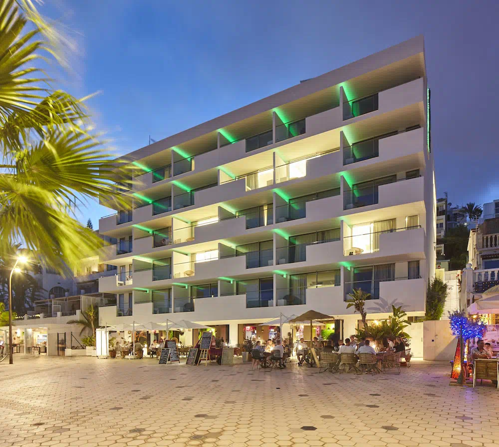 Sud Ibiza Suites in Ibiza Town - Dining area and restaurant