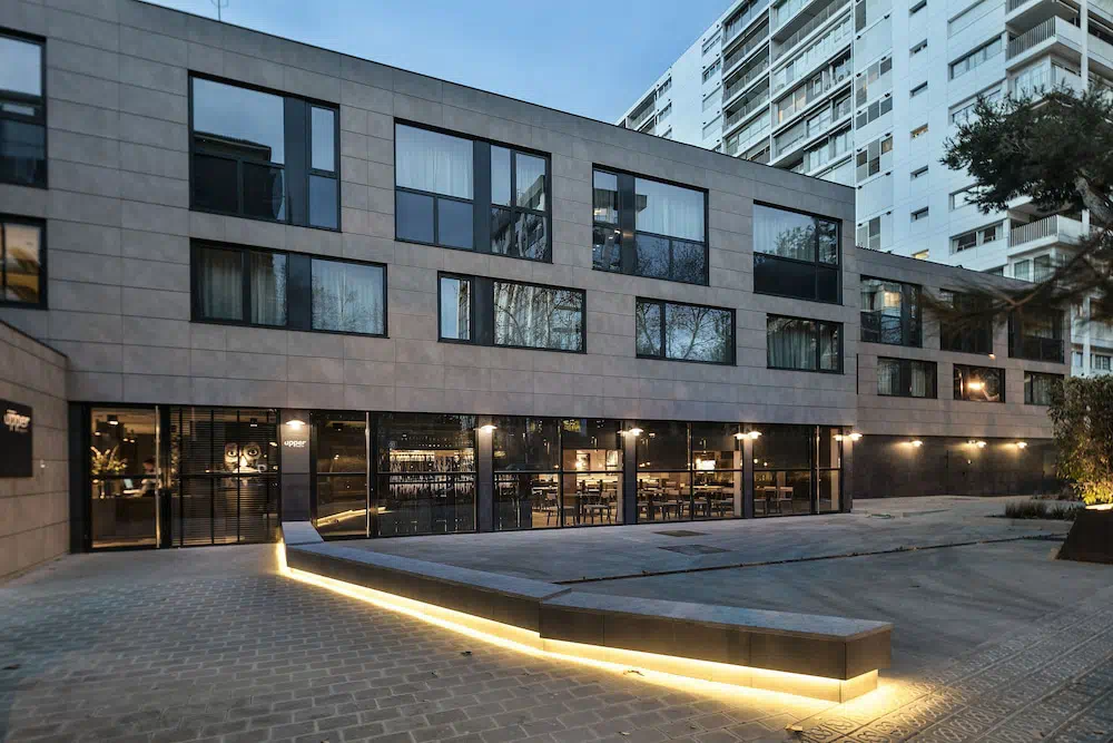 Hotel Upper Diagonal in Barcelona - Guest room and accommodations