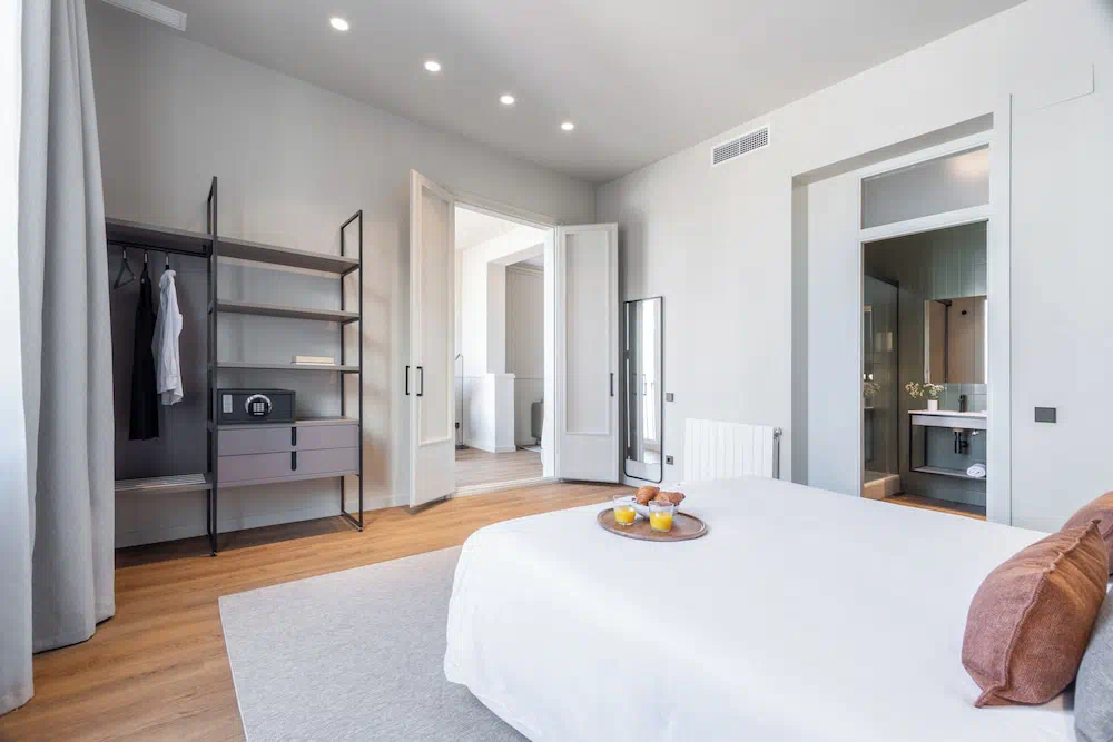 Aspasios Rambla Catalunya Suites in Barcelona - Property suite and interior view