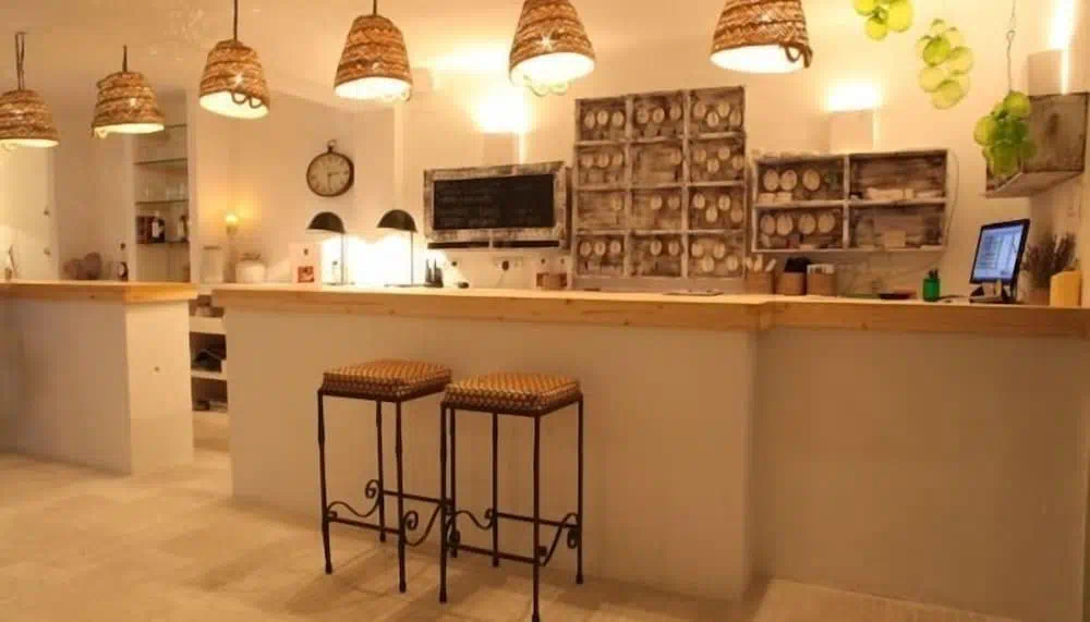 Hostal Juanita in Ibiza Town - Dining area and restaurant