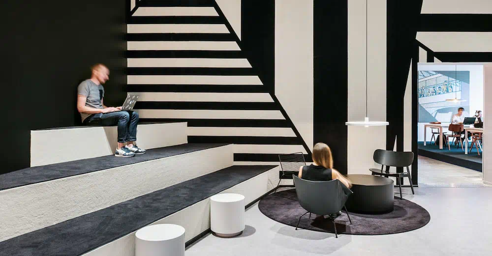 The Social Hub Rotterdam in Rotterdam - Property suite and interior view