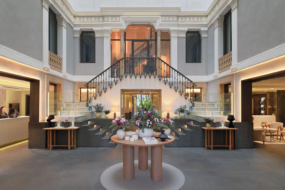 H10 Urquinaona Plaza in Barcelona - Property suite and interior view