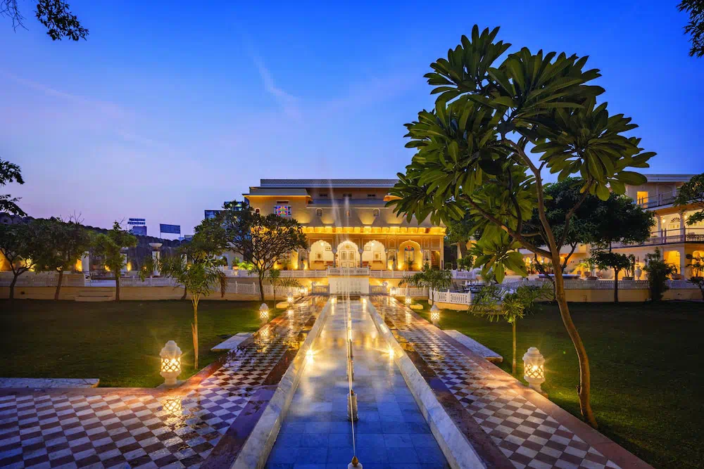 Chomu Palace Hotel - Property suite and interior view