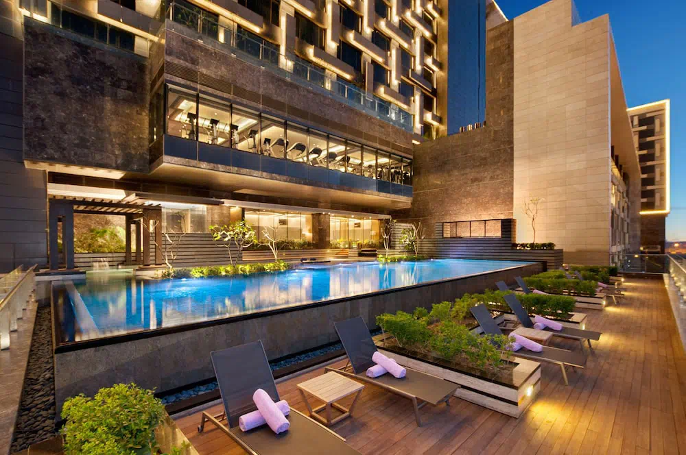 The Leela Ambience Convention Hotel Delhi - Dining area and restaurant