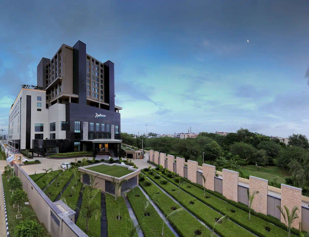 Radisson Blu Hotel New Delhi Paschim Vihar - Guest room and accommodations