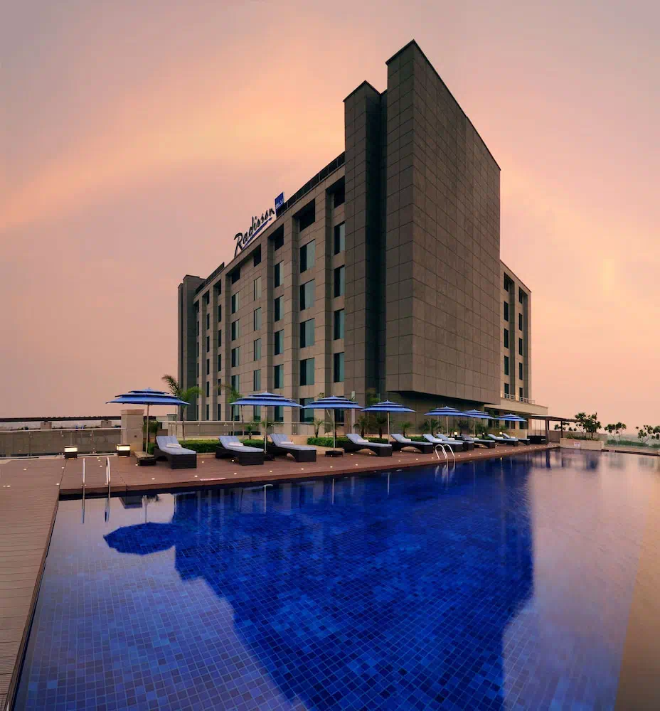 Radisson Blu Hotel New Delhi Paschim Vihar - Property suite and interior view