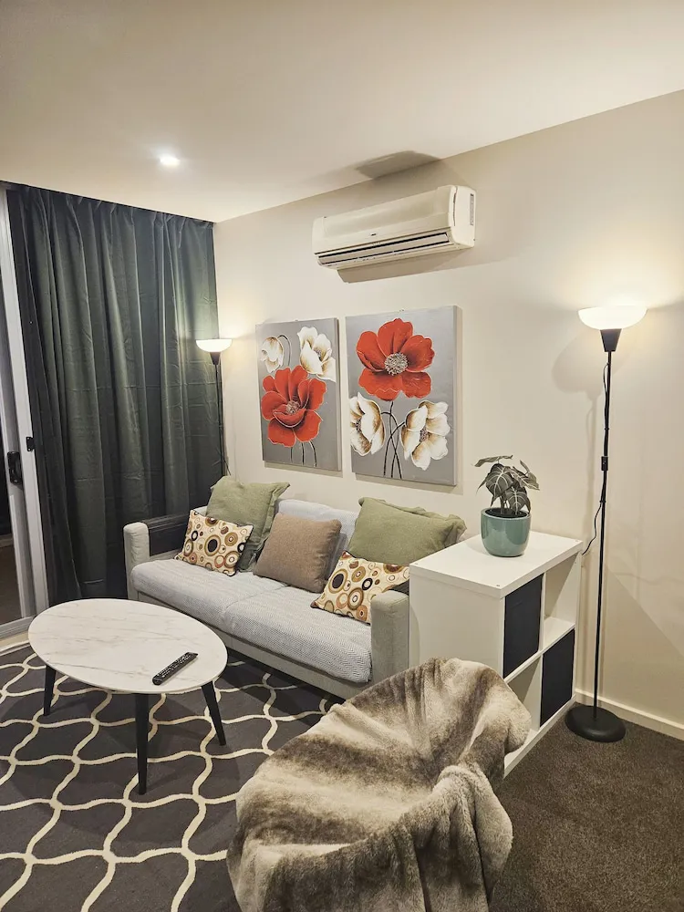 Central Lakeview Apartments - Property photo 12
