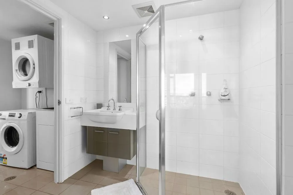 Central Lakeview Apartments - Property photo 14