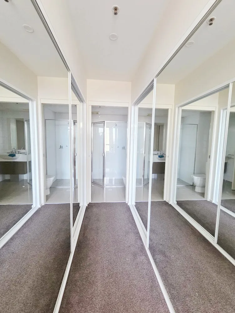 Central Lakeview Apartments - Property photo 9
