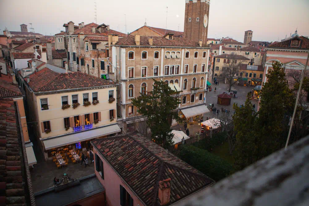 Locanda Ai Santi Apostoli in Venice - Property suite and interior view